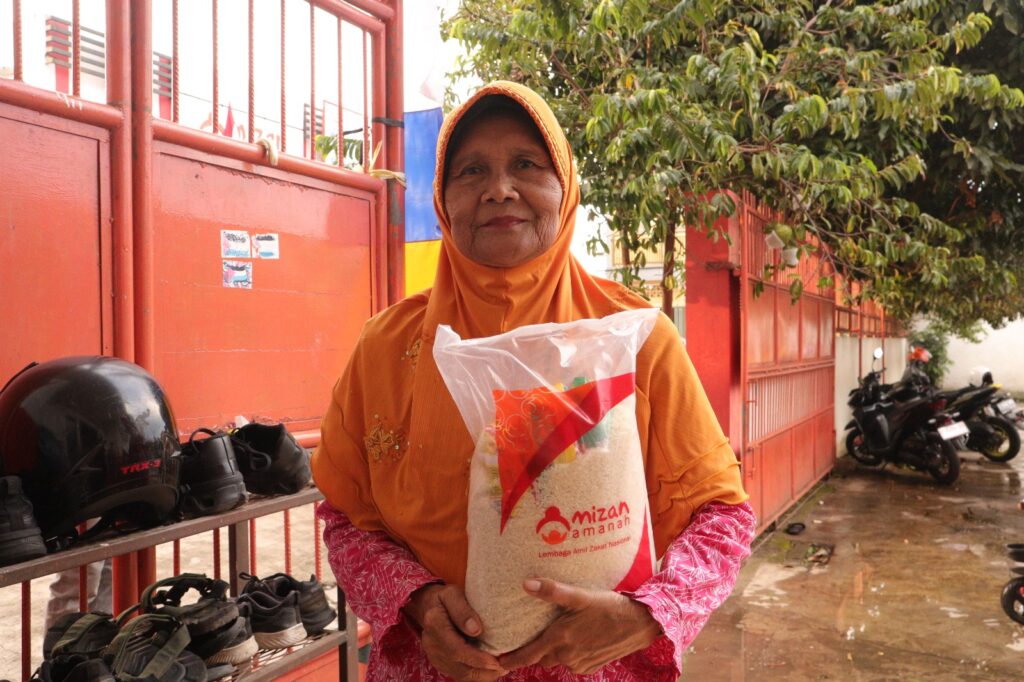 Bakti Sosial Lansia: 120 Penerima Manfaat di Pojok Utara, Cimahi