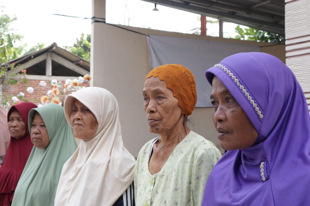 Program Tebar Infaq Beras : Ringankan Beban, Tebarkan Senyum di Masa Senja