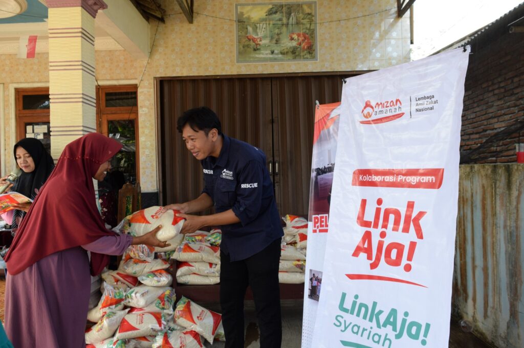 Program Tebar Infaq Beras : Ringankan Beban, Tebarkan Senyum di Masa Senja