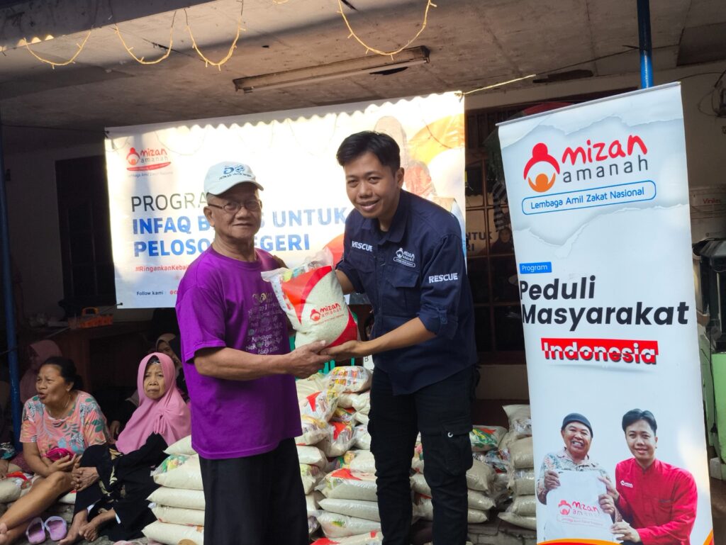 Penyaluran 100 Paket Sembako untuk Lansia dhuafa, Pelosok Negeri, Desa Pangkalan Jati, Depok 